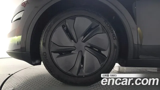 Tesla Model Y — Фото автомобиля 4