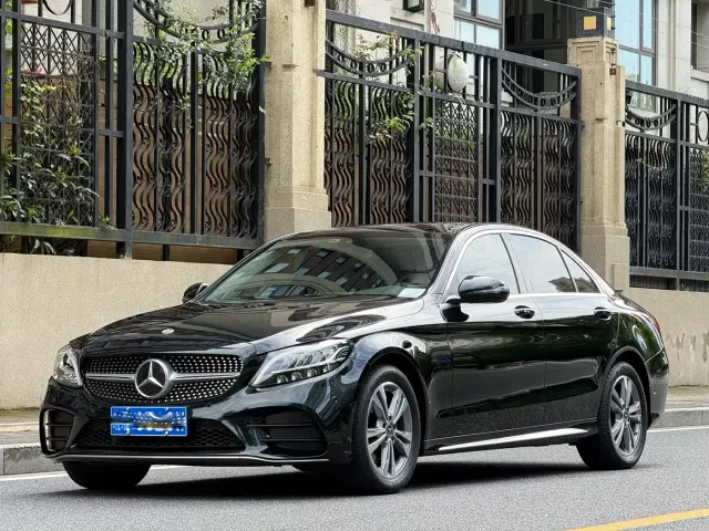 Фотография автомобиля — Mercedes-Benz C-Class