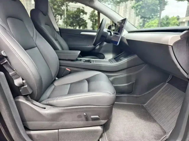 Tesla Model Y — Фото автомобиля 18