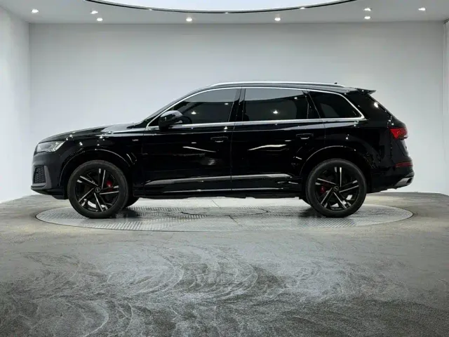 Audi Q7 — Фото автомобиля 5