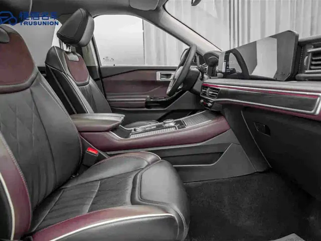 Ford Explorer — Фото автомобиля 15