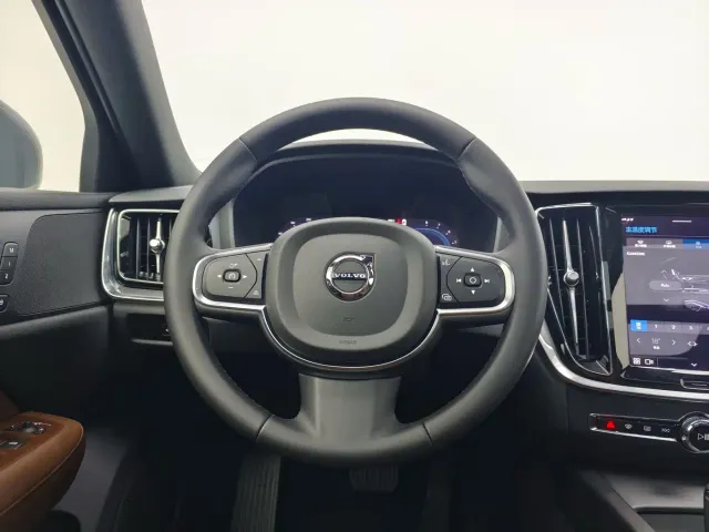 Volvo S60 — Фото автомобиля 15