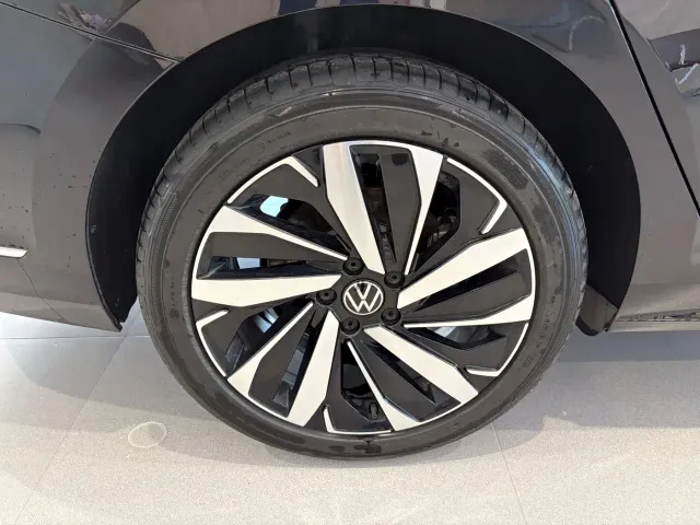 Volkswagen Passat — Фото автомобиля 13