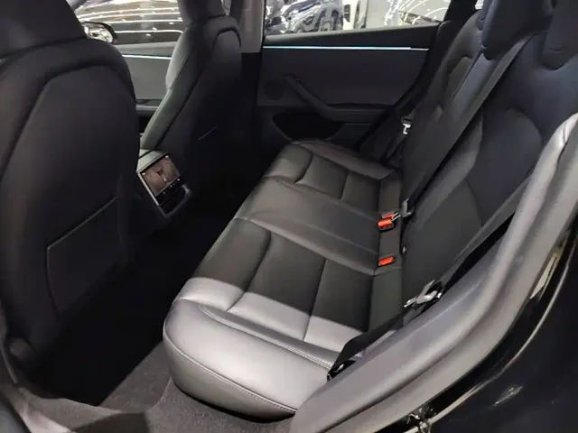 Tesla Model 3 — Фото автомобиля 16