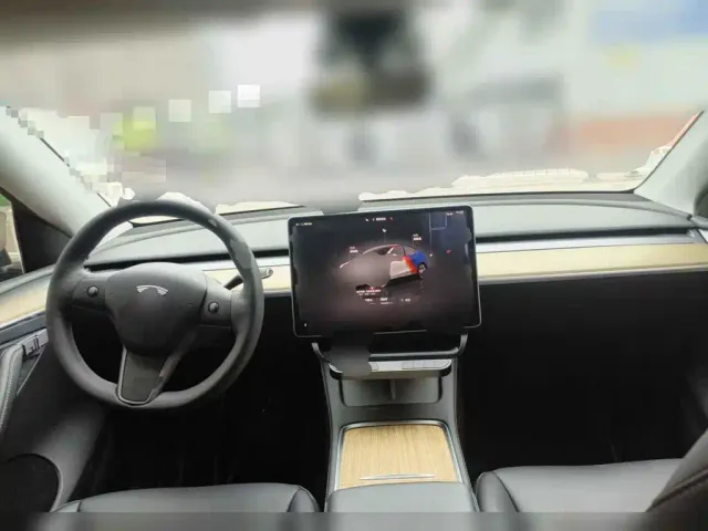 Tesla Model Y — Фото автомобиля 12