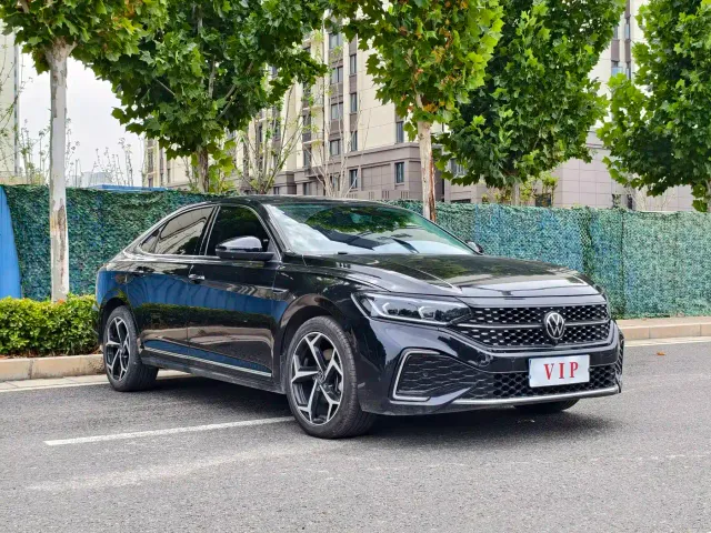 Volkswagen Passat — Фото автомобиля 3