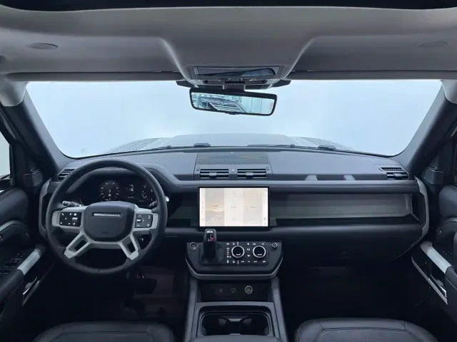 Land Rover Defender — Фото автомобиля 8