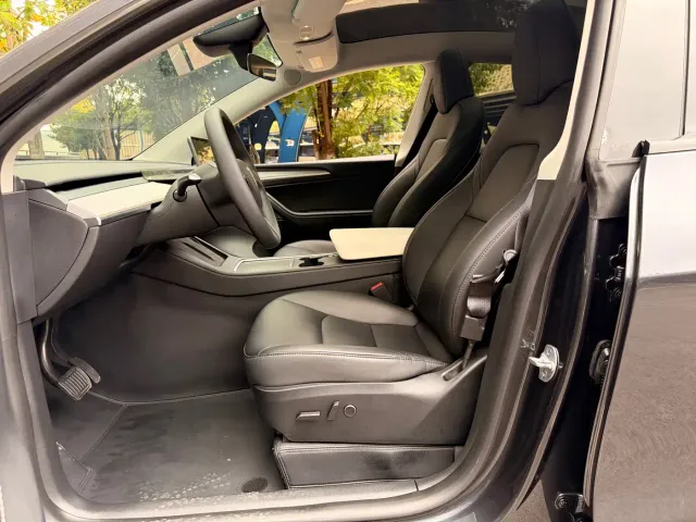 Tesla Model Y — Фото автомобиля 14