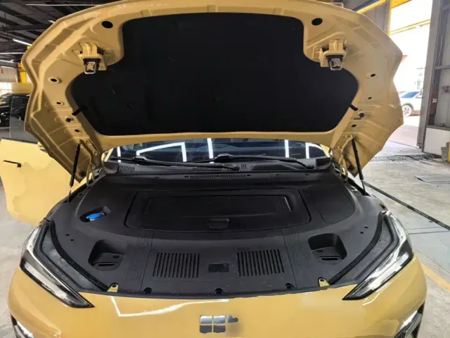 Geely Galaxy E8 — Фото автомобиля 19