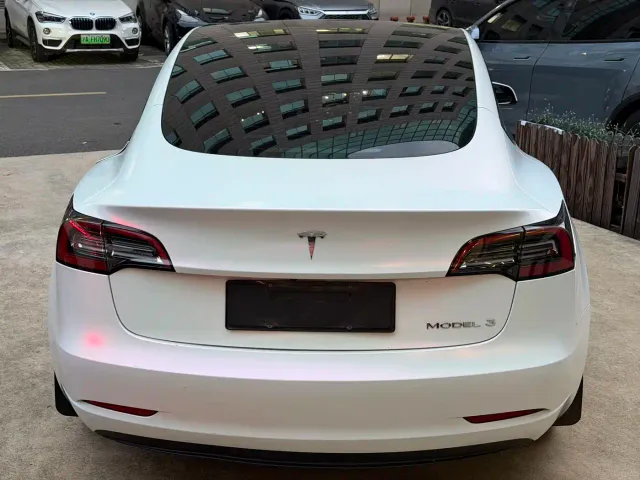 Tesla Model 3 — Фото автомобиля 3