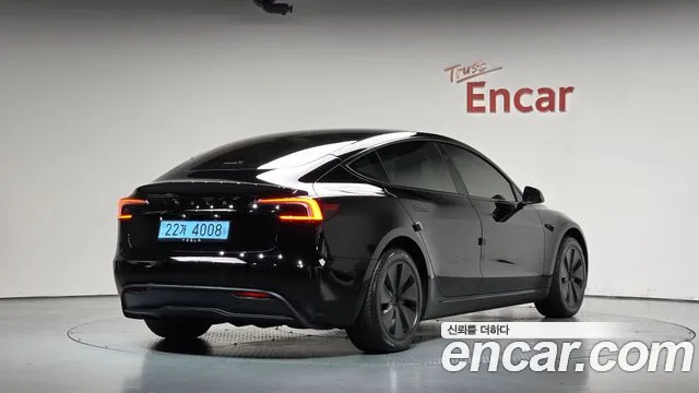 Tesla Model 3 — Фото автомобиля 2