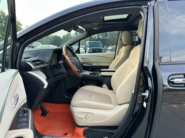 Toyota Sienna — Фото автомобиля 10