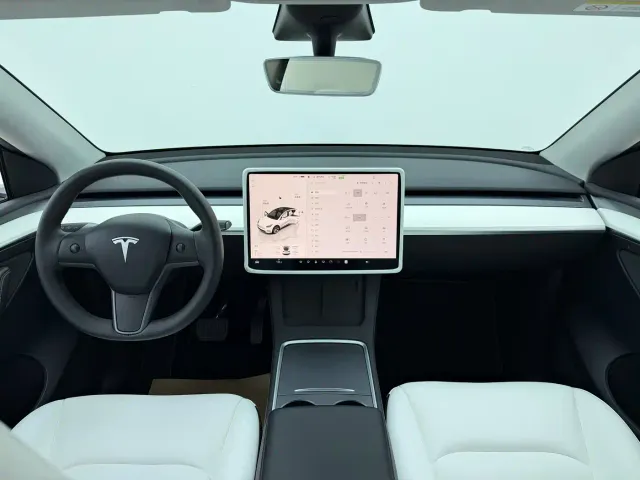 Tesla Model Y — Фото автомобиля 5
