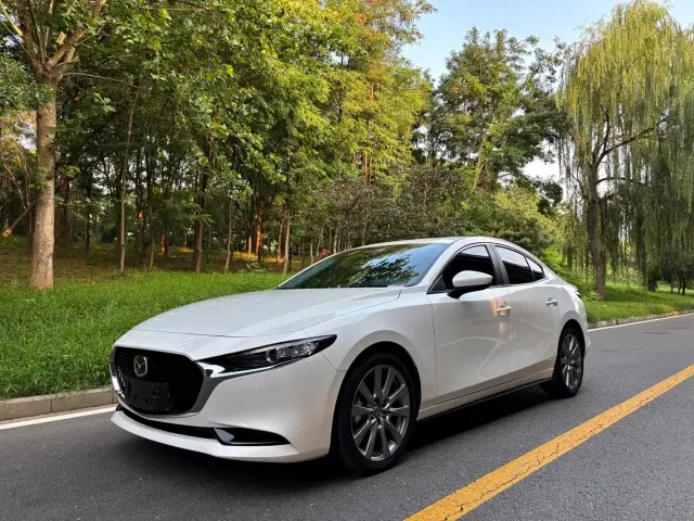 Фотография автомобиля — Mazda Axela
