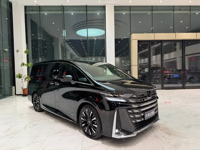Toyota Vellfire — Фото автомобиля 2