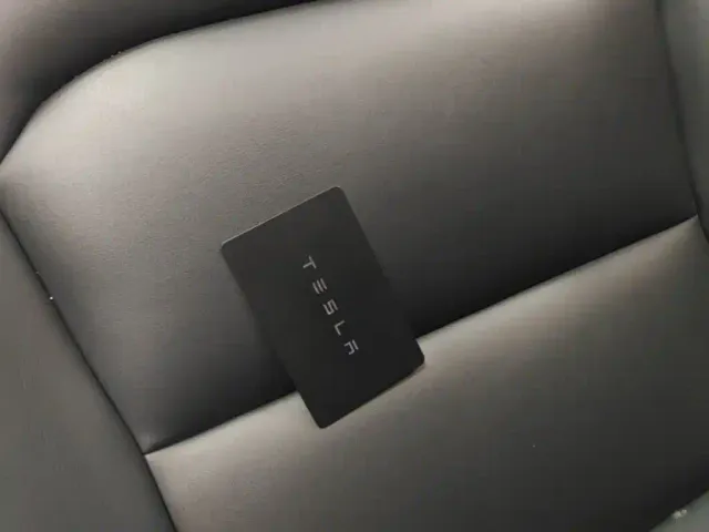 Tesla Model Y — Фото автомобиля 8