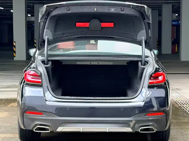 BMW 5 Series — Фото автомобиля 16