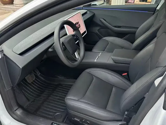 Tesla Model 3 — Фото автомобиля 11