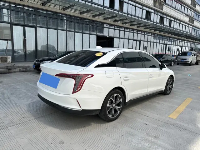 Hongqi E-QM5 — Фото автомобиля 4