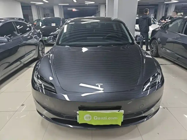Tesla Model 3 — Фото автомобиля 2