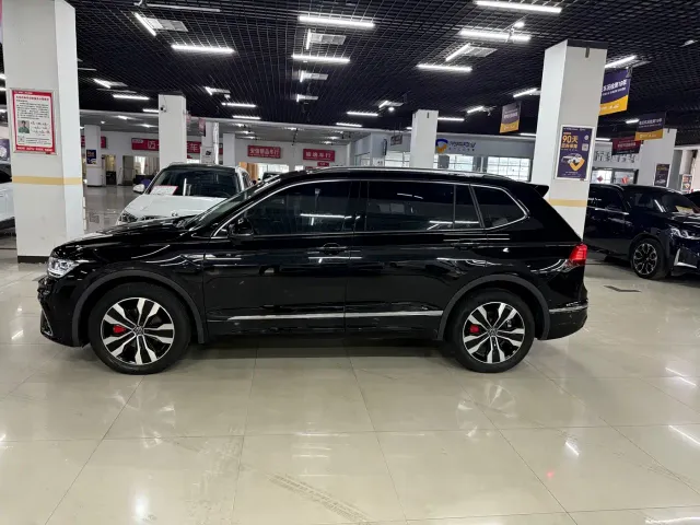 Volkswagen Tiguan L — Фото автомобиля 4