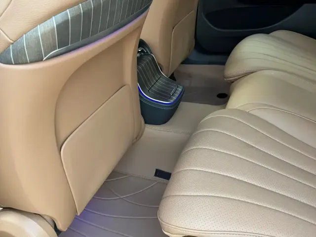 Mercedes-Benz E-Class — Фото автомобиля 11
