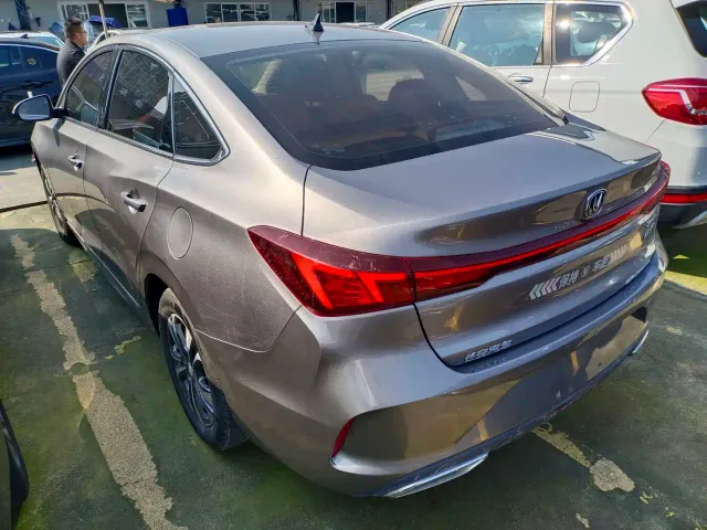Changan Eado — Фото автомобиля 16