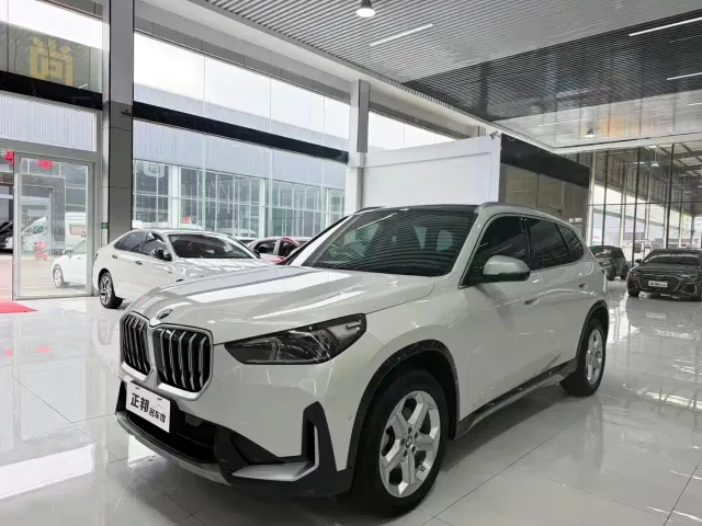 Фотография автомобиля — BMW X1