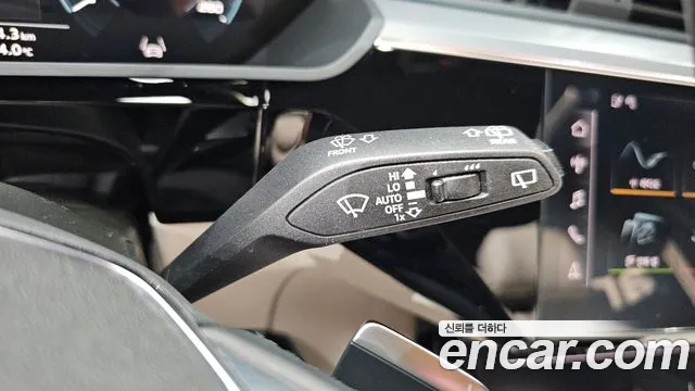 Audi e-tron — Фото автомобиля 19