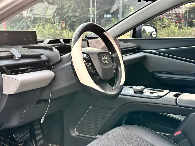 Toyota bZ5 — Фото автомобиля 13
