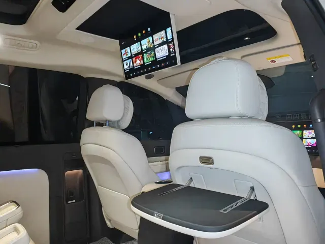 Li Auto MEGA — Фото автомобиля 26