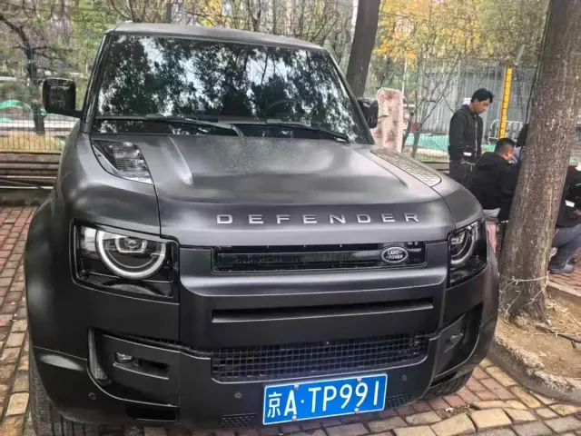 Land Rover Defender — Фото автомобиля 2