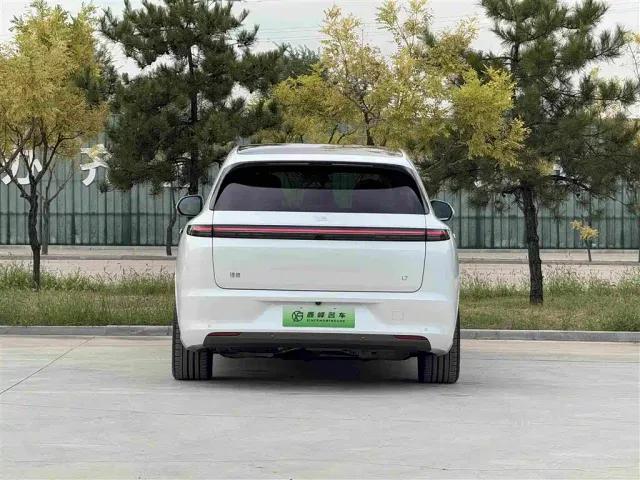 Li Auto L7 — Фото автомобиля 27
