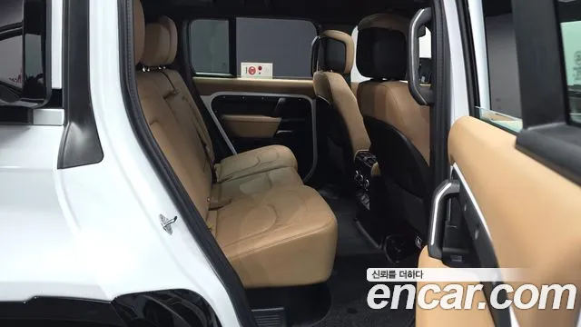 Land Rover Defender — Фото автомобиля 12