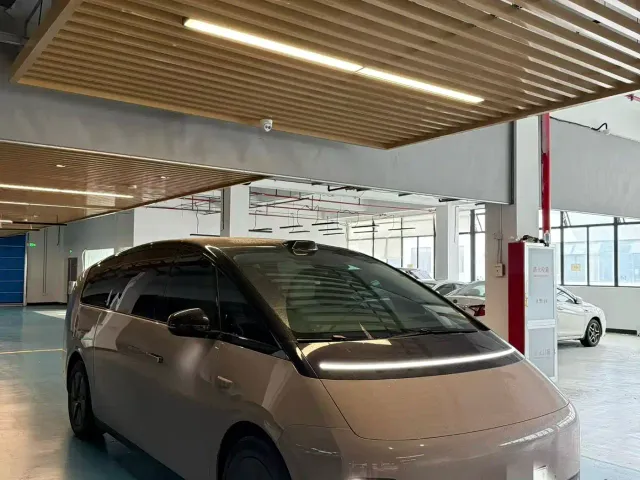 Li Auto MEGA — Фото автомобиля 6
