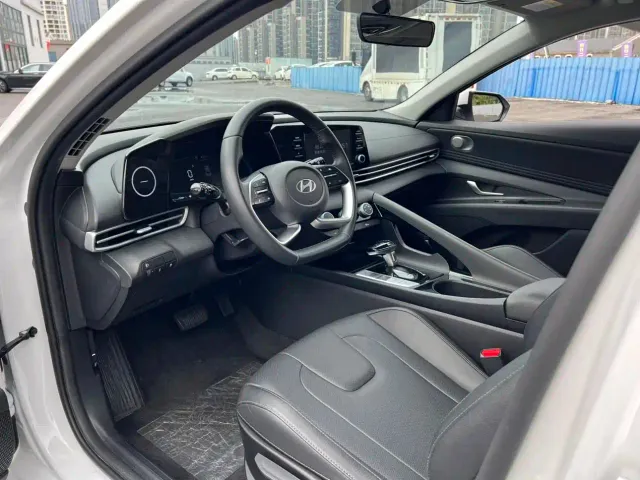 Hyundai Elantra — Фото автомобиля 4