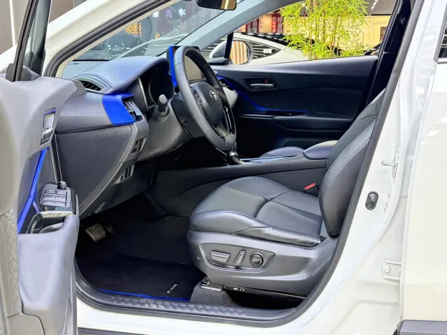 Toyota C-HR — Фото автомобиля 4