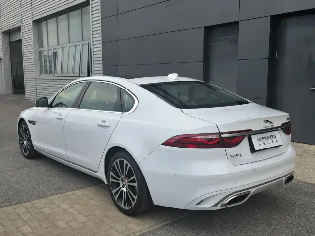 Jaguar XFL — Фото автомобиля 8