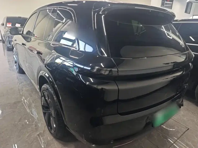 Li Auto L8 — Фото автомобиля 4