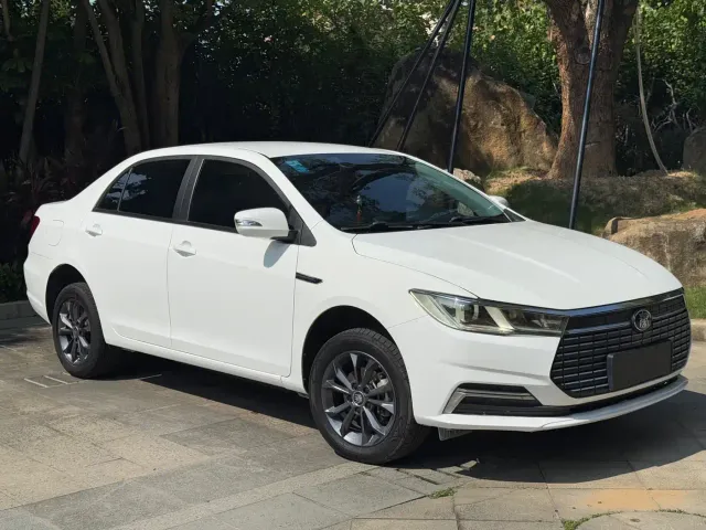 BYD Qin — Фото автомобиля 3