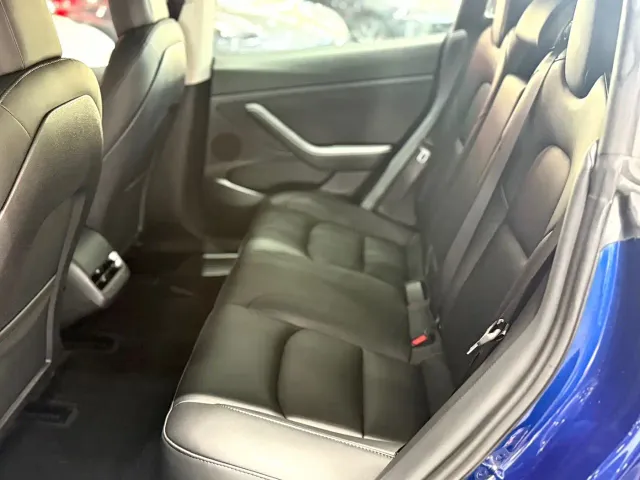 Tesla Model 3 — Фото автомобиля 9