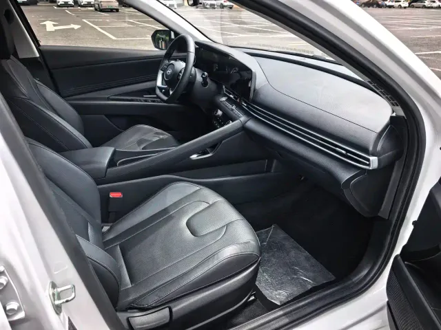Hyundai Elantra — Фото автомобиля 19