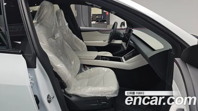 Tesla Model Y — Фото автомобиля 16