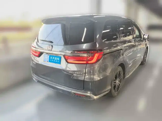 Honda Odyssey — Фото автомобиля 2