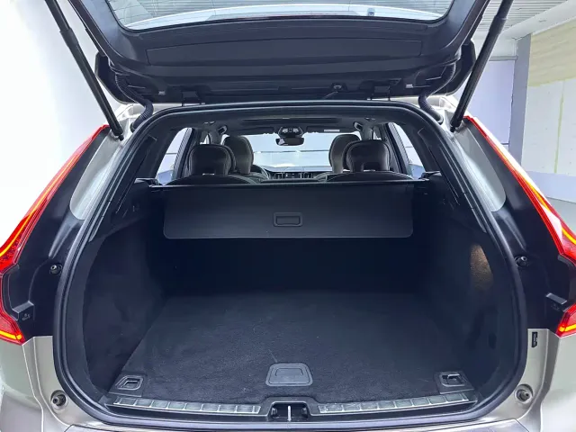Volvo XC60 — Фото автомобиля 14