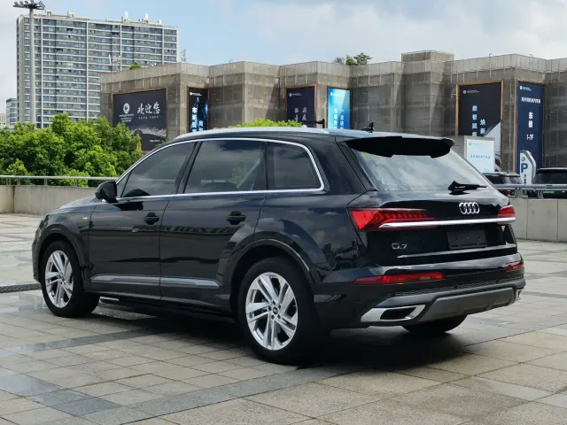 Audi Q7 — Фото автомобиля 6