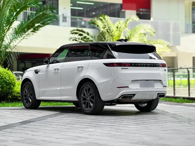 Land Rover Range Rover Sport — Фото автомобиля 4