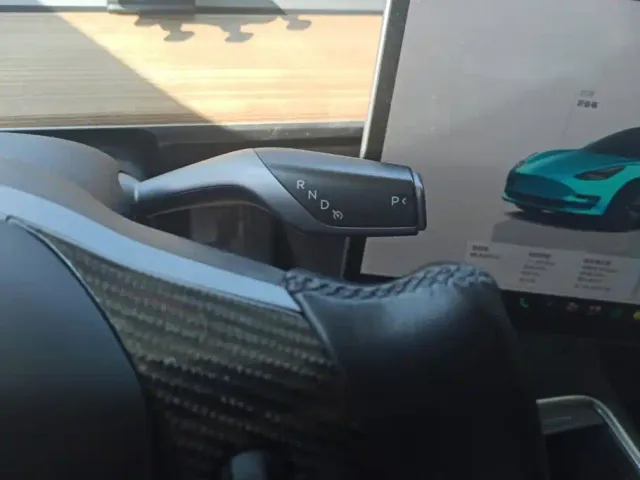 Tesla Model 3 — Фото автомобиля 16
