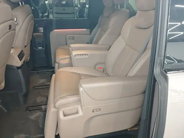 Li Auto MEGA — Фото автомобиля 16