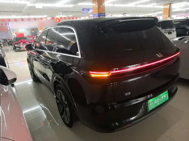 Li Auto L8 — Фото автомобиля 4